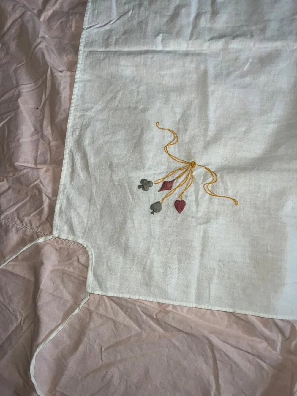 VTG  White Linen Tablecloth Hand-Embroidered Card Suits Yellow Bow Bridge Poker